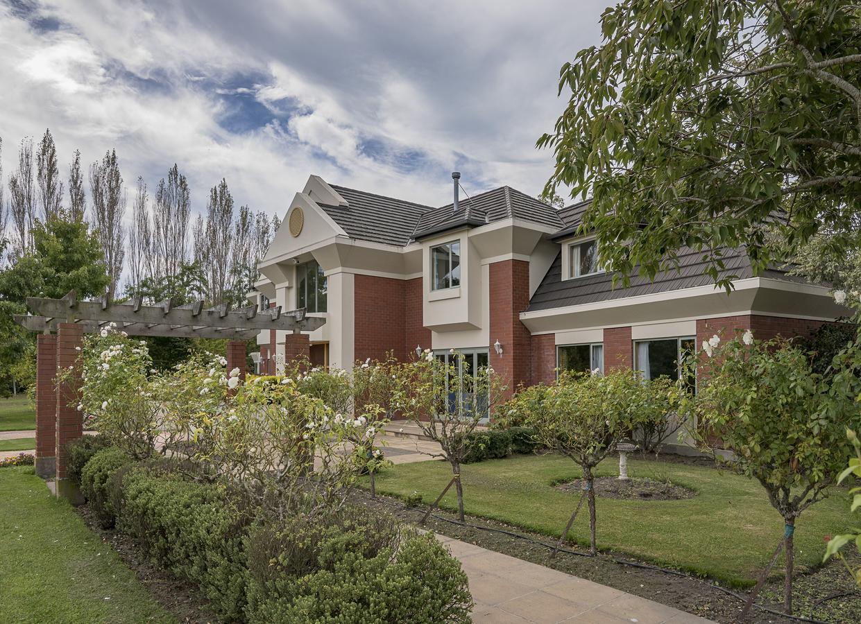 Shamrock Garden B&B Airport Крайстчёрч Экстерьер фото